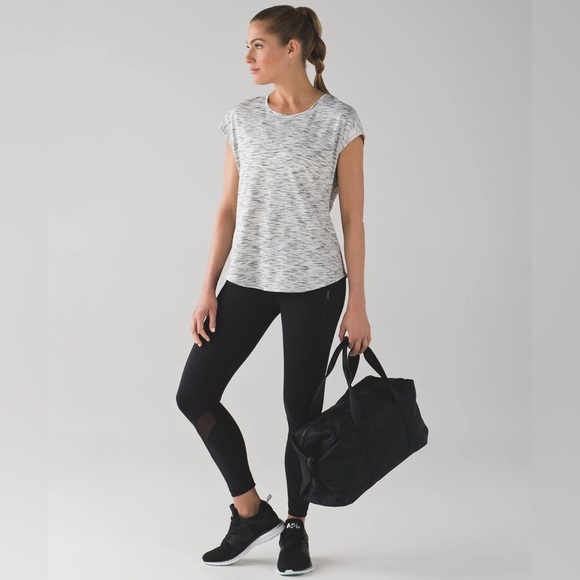 Lululemon Women’s Lost in Pace Short Sleeve Tiger Space Dye Blk & White Sz Small - Picture 3 of 10